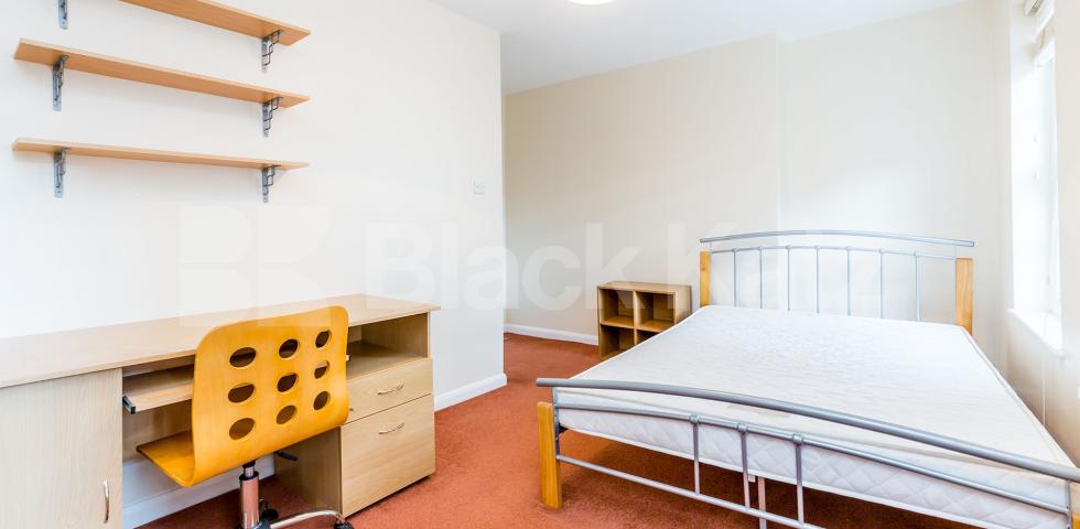 Fantastic spacious two bed by Goodge St Station Tottenham Court Road, West End